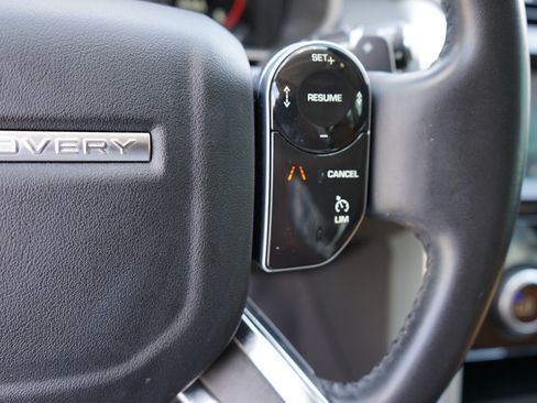 Used 2020 Land Rover Discovery HSE image 16