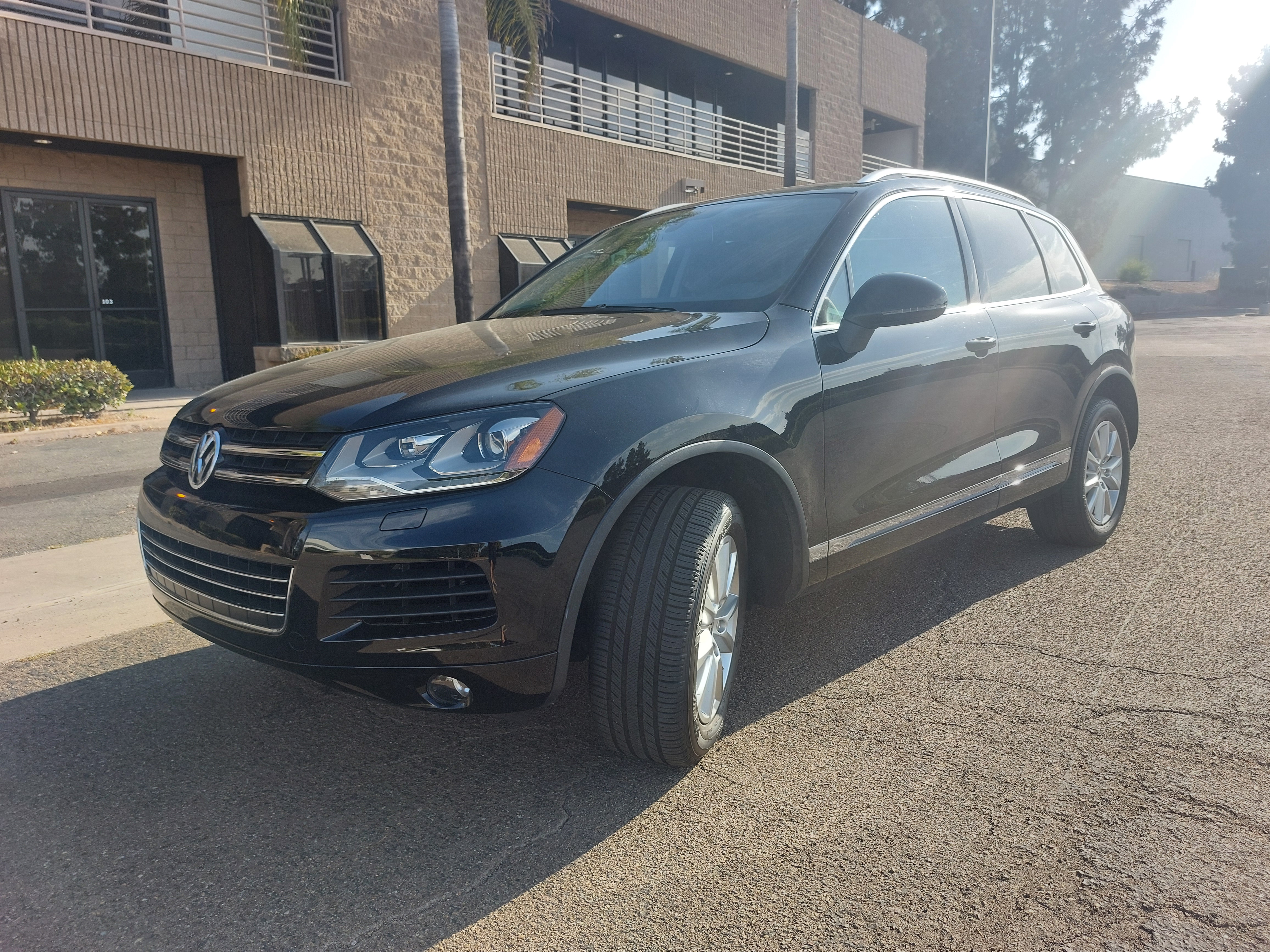 Used 2014 Volkswagen Touareg VR6 AWD/4WD image 1