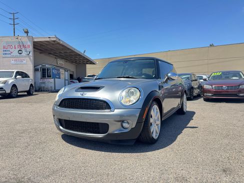 Used 2010 MINI Cooper S 2-Door Hardtop FWD image 2