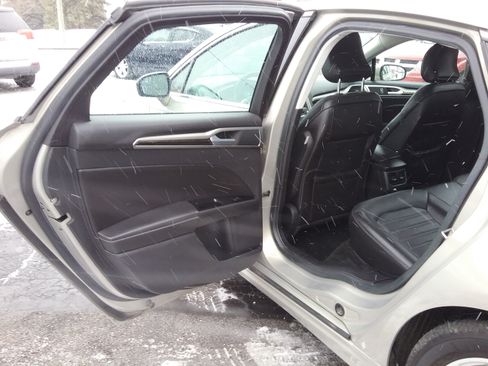 Used 2015 Ford Fusion SE image 28