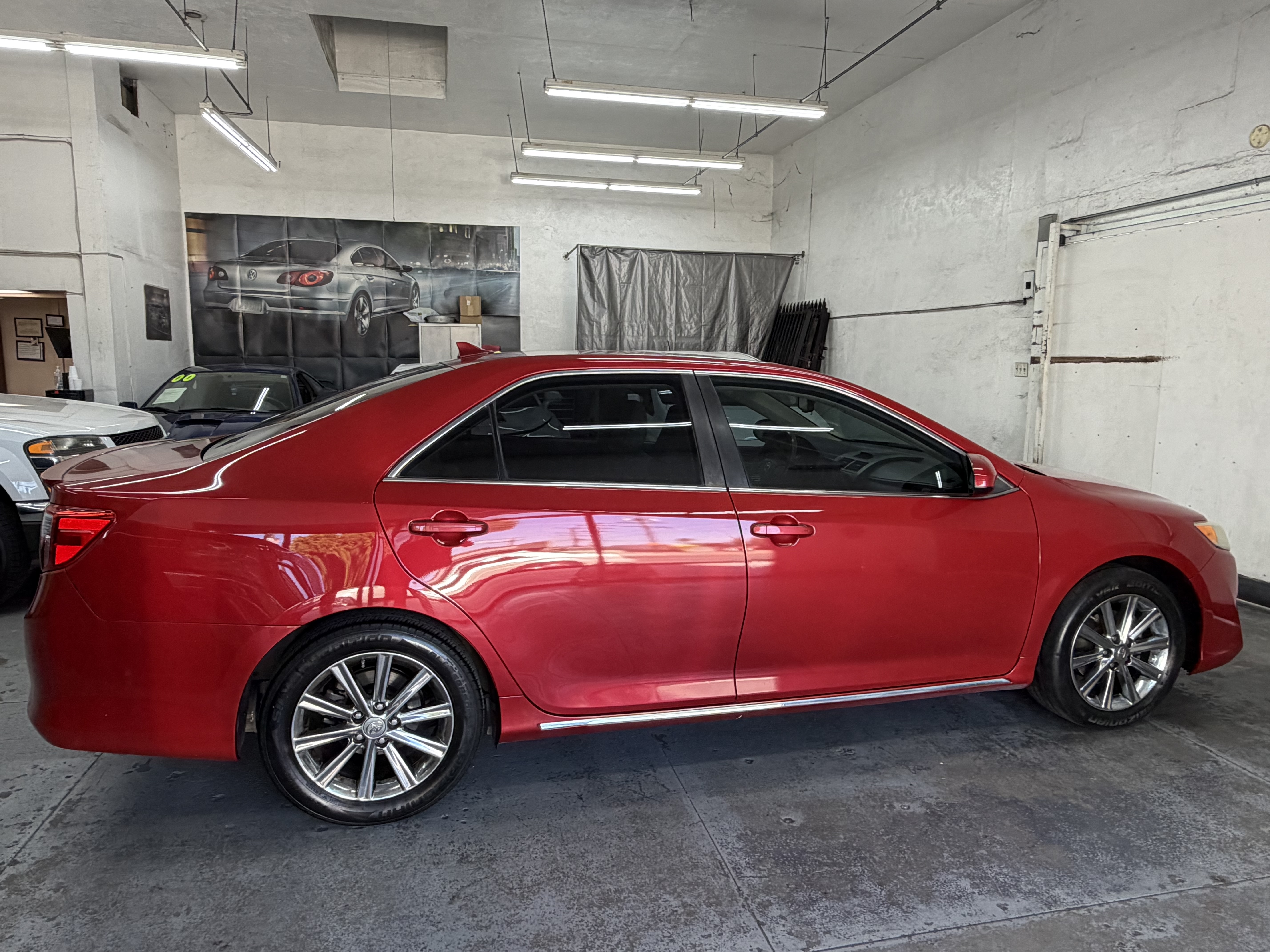 Used 2014 Toyota Camry XLE FWD image 7