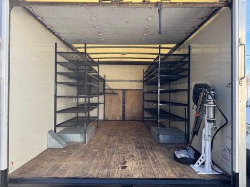 Used 2022 Ford E-350 and Econoline 350 image 2