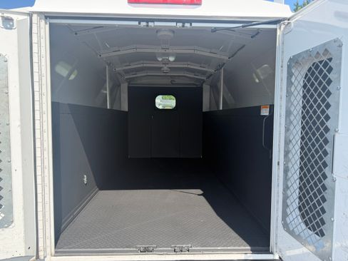 Used 2016 Ford E-350 and Econoline 350 Super Duty RWD image 9