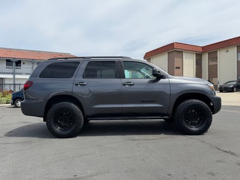 Used 2018 Toyota Sequoia SR5 image 16