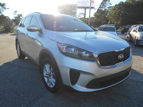 Used 2019 Kia Sorento LX image 2