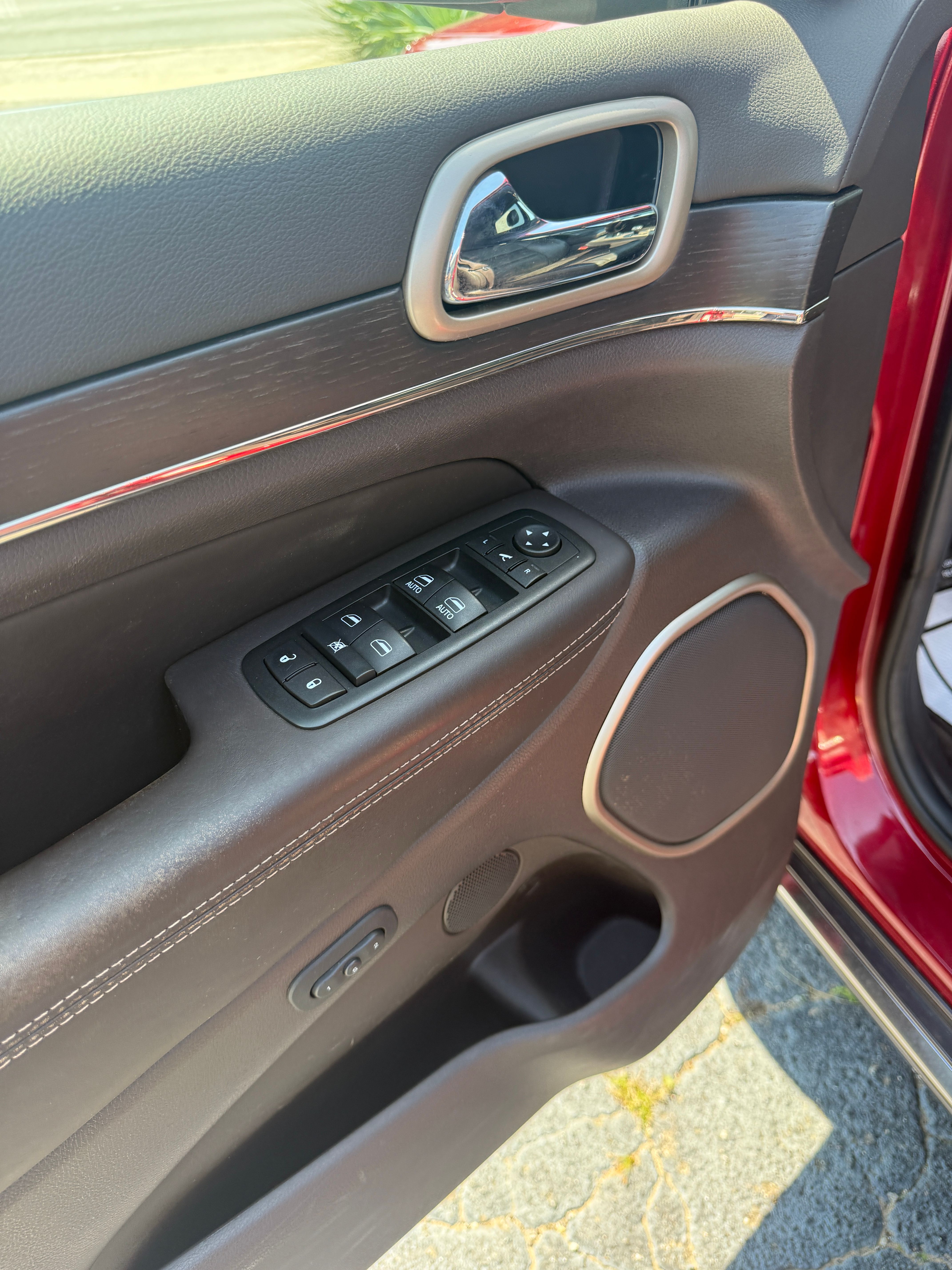 Used 2014 Jeep Grand Cherokee 4WD Summit image 6