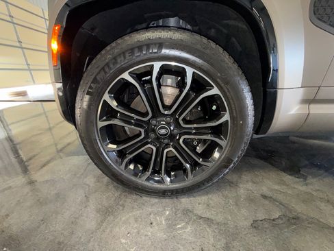 Used 2025 Land Rover Defender 110 OCTA image 39