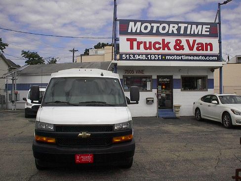 Used 2020 Chevrolet Express 3500 UNAVAIL RWD image 2