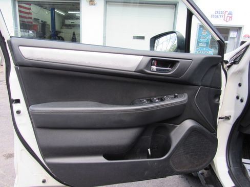 Used 2015 Subaru Outback 2.5i Premium AWD/4WD image 17