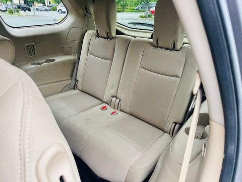 Used 2017 Nissan Pathfinder SV image 14