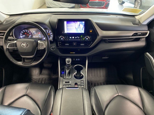 Used 2023 Toyota Highlander XLE AWD/4WD image 12