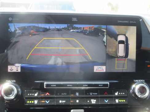 Used 2021 Toyota Highlander AWD Platinum V6 image 8