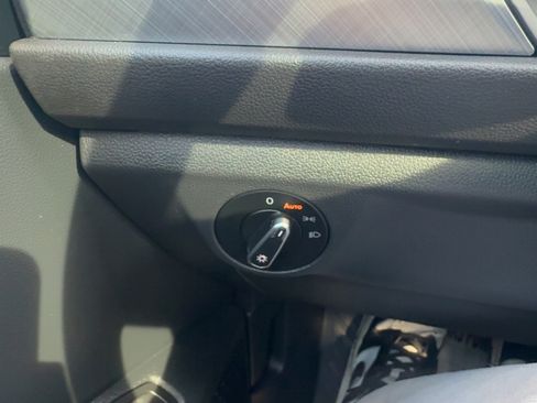 Used 2023 Volkswagen Jetta SE image 13