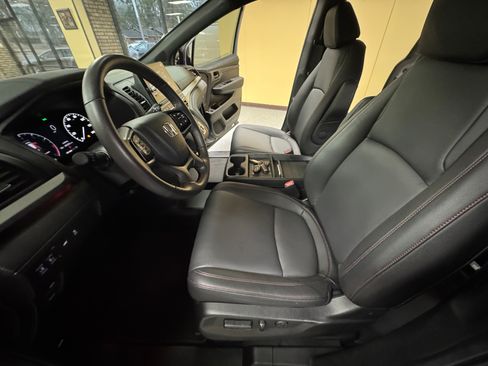 Used 2025 Honda Odyssey L image 11
