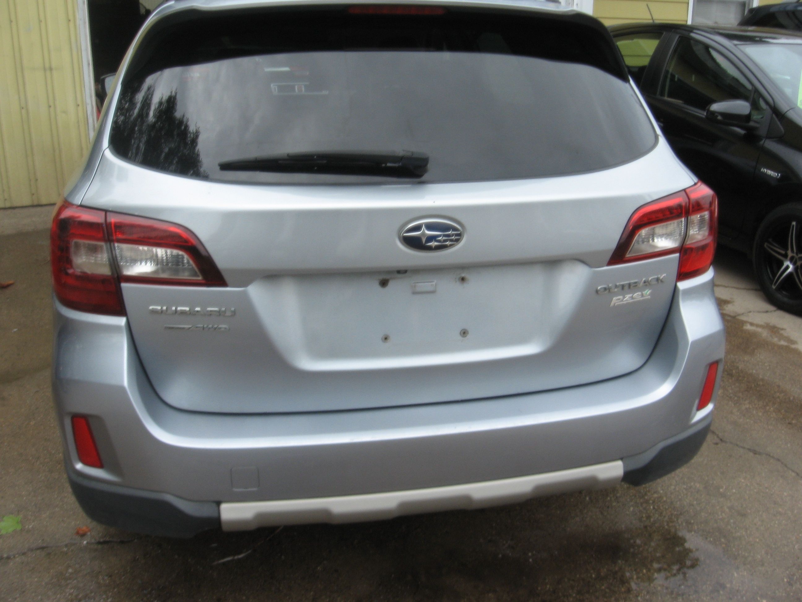 Used 2015 Subaru Outback 2.5i Limited AWD/4WD image 5
