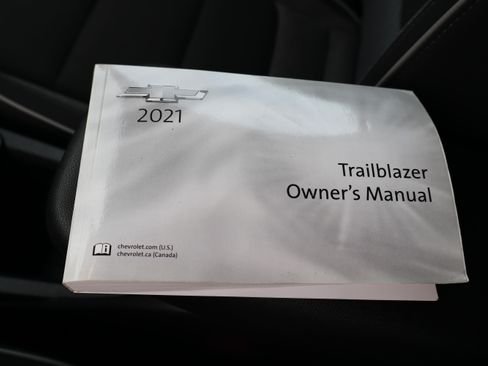 Used 2021 Chevrolet TrailBlazer FWD LT image 30