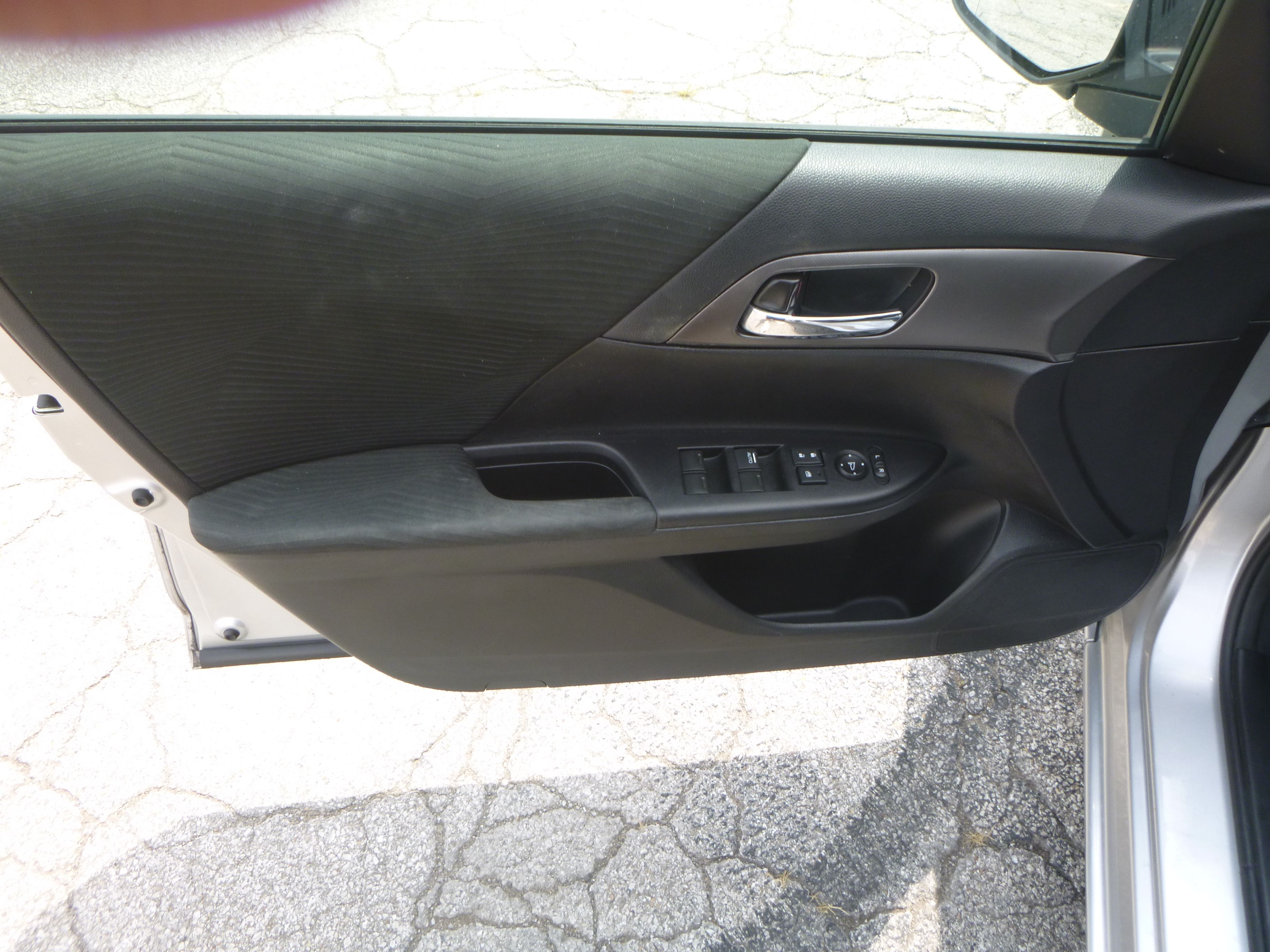 Used 2015 Honda Accord LX Sedan image 11
