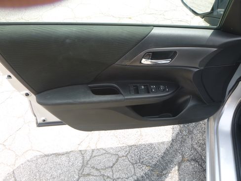 Used 2015 Honda Accord LX Sedan image 11