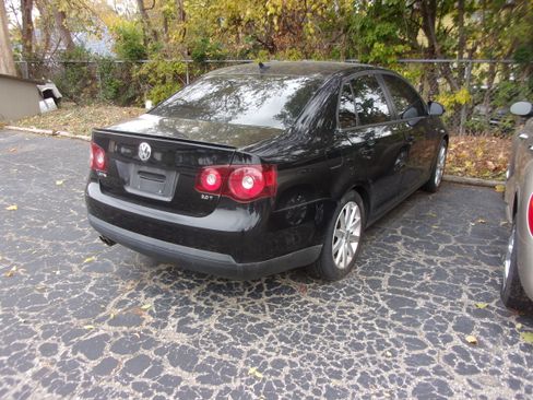 Used 2010 Volkswagen Jetta Wolfsburg Edition image 3