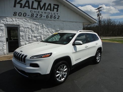 Used 2017 Jeep Cherokee Limited image 8