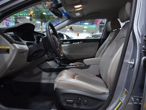Used 2015 Hyundai Sonata SE image 16