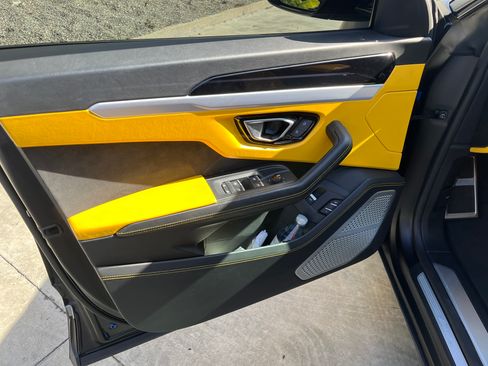 Used 2020 Lamborghini Urus image 11