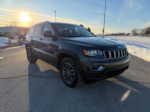 Used 2018 Jeep Grand Cherokee Laredo image 3