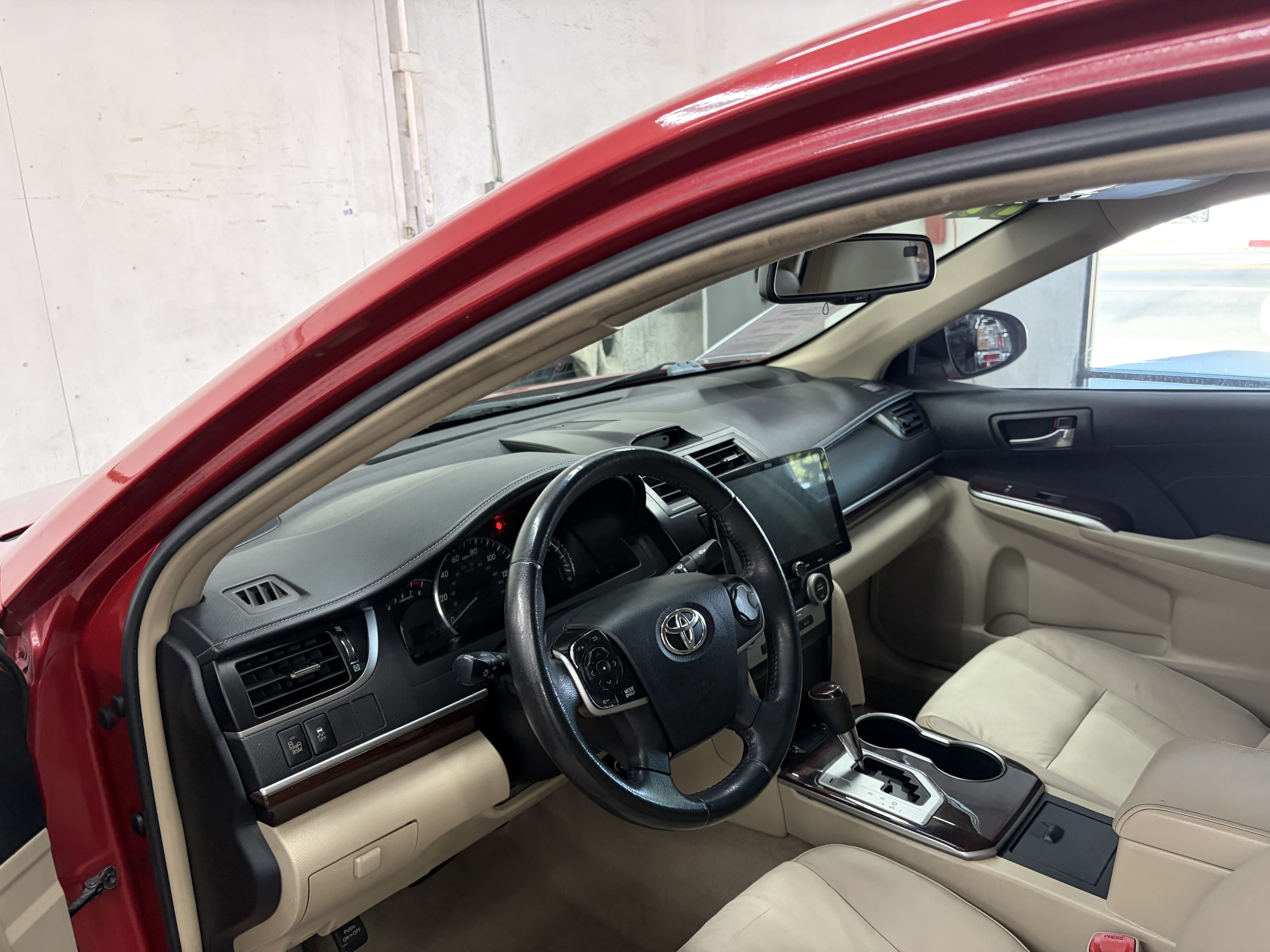 Used 2014 Toyota Camry XLE FWD image 11