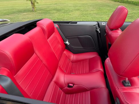 Used 2005 Ford Mustang Premium image 19