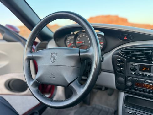Used 2000 Porsche Boxster RWD image 17