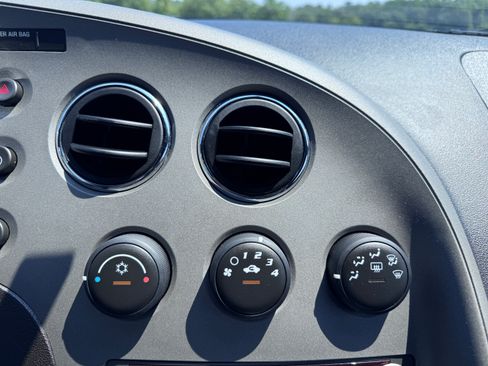 Used 2007 Pontiac Solstice GXP image 10