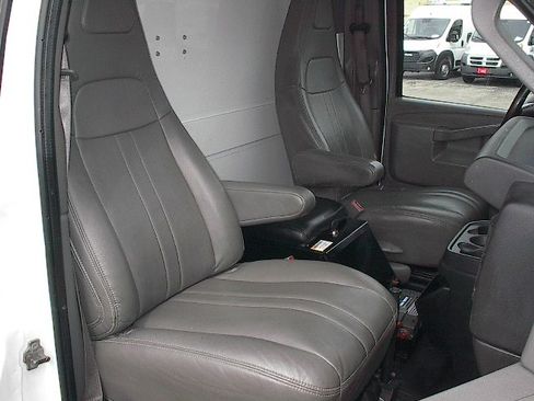 Used 2016 Chevrolet Express 3500 image 13