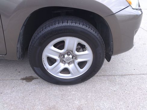 Used 2012 Toyota RAV4 image 36