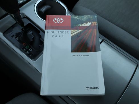 Used 2013 Toyota Highlander LE Plus image 29