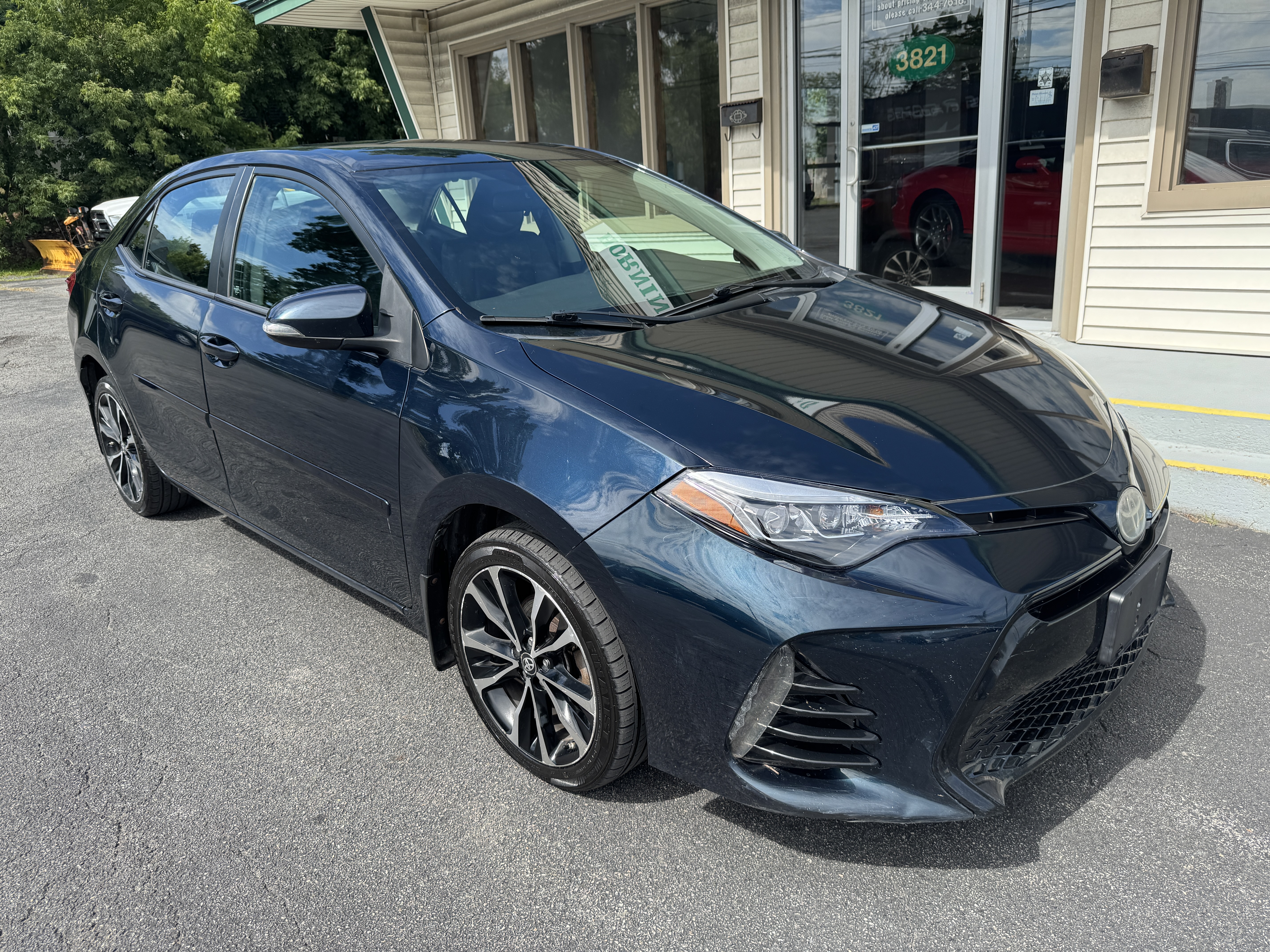 Used 2017 Toyota Corolla SE FWD image 2