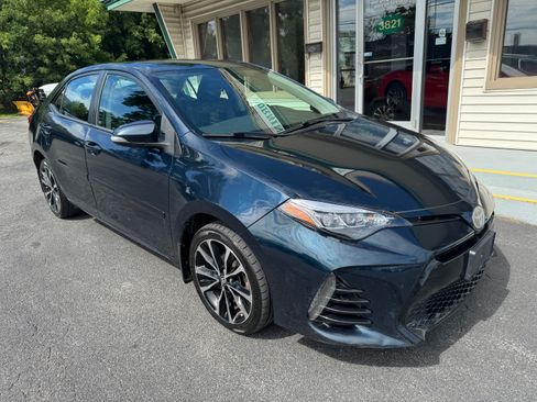 Used 2017 Toyota Corolla SE FWD image 2