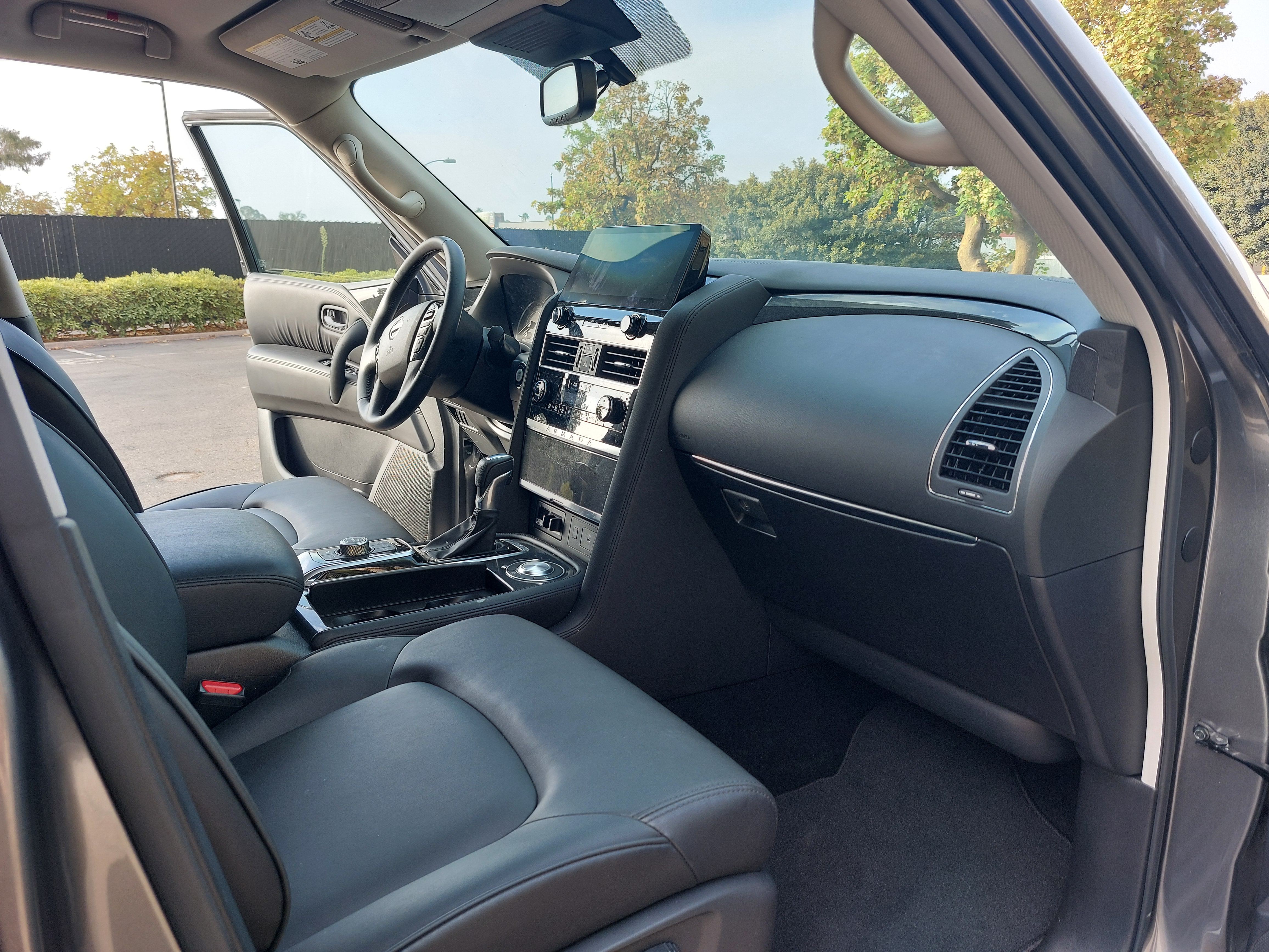 Used 2023 Nissan Armada 2WD SV image 22