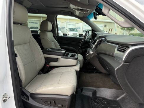Used 2015 Chevrolet Suburban LS RWD image 11