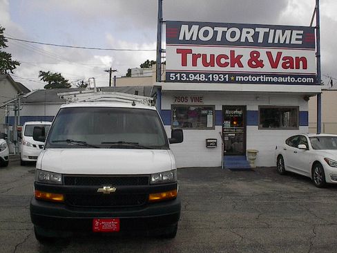 Used 2020 Chevrolet Express 3500 UNAVAIL RWD image 2