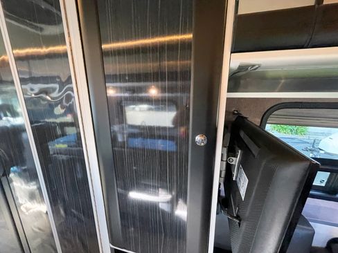 Used 2014 Mercedes-Benz Sprinter 4500 image 28