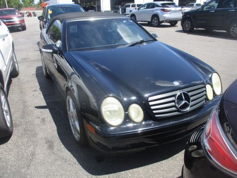 Used 2001 Mercedes-Benz CLK 320 image 5
