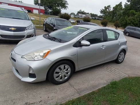 Used 2013 Toyota Prius C One Hatchback 4D FWD image 1