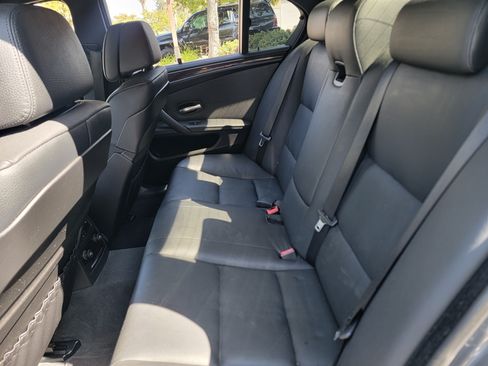 Used 2010 BMW 550i w/ M-Sport Package RWD image 13
