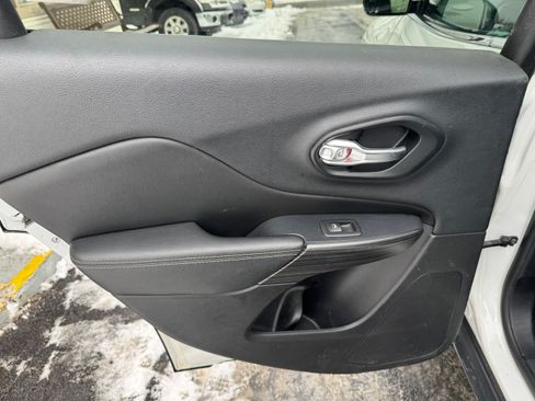 Used 2015 Jeep Cherokee Limited image 11
