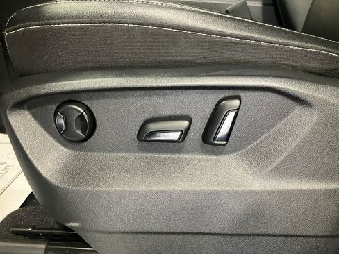 Used 2022 Volkswagen Atlas SE w/ Technology Package image 9