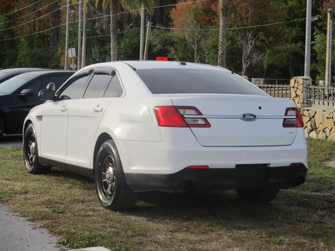 Used 2015 Ford Taurus image 3