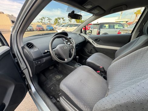 Used 2011 Toyota Yaris image 15