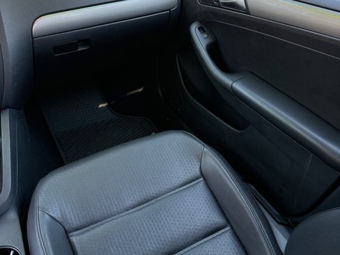 Used 2017 Volkswagen Jetta SE image 10