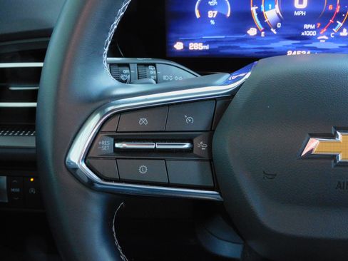 Used 2025 Chevrolet Traverse LT image 27