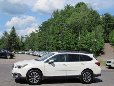 Used 2016 Subaru Outback 2.5i Limited AWD/4WD image 3